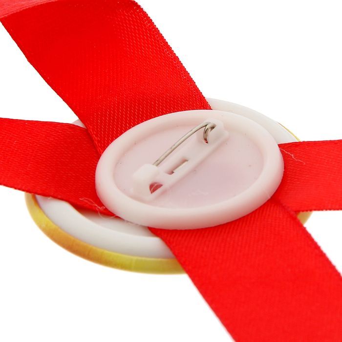 Значок с лентой "Очаровательная юбилярша"