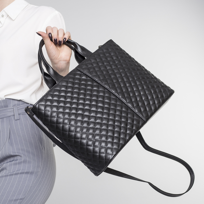 Сумка женская на молнии, 3 отдела, наружный карман, длинный ремень, стёжка, чёрная