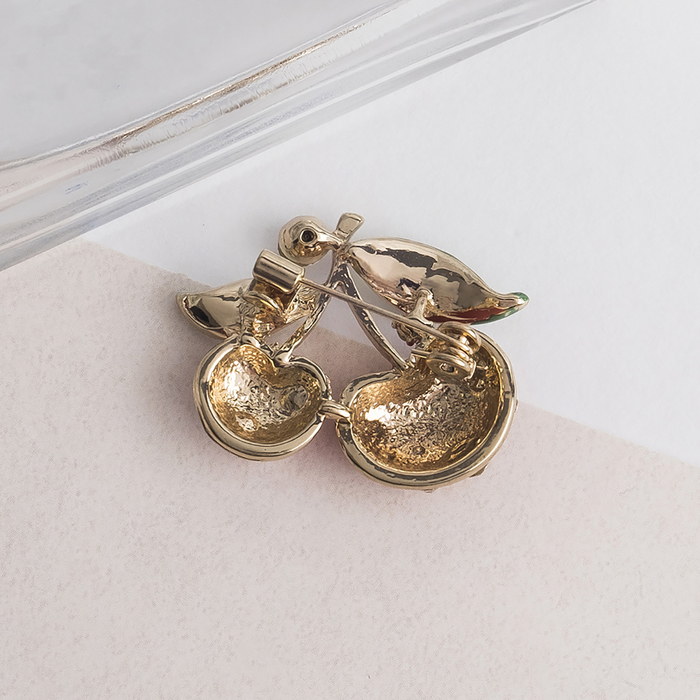 Брошь "Вишенка", цвет красно-зелёный в золоте