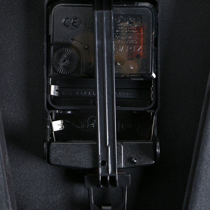 Часы настенные с маятником "Серия Элея. Трапеция", под дерево, циферблат круглый, серебристые узоры лепнина