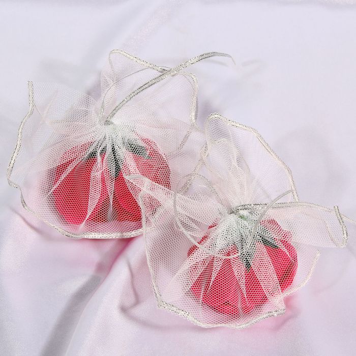 Набор ярко-розовых роз для украшения свадебного авто