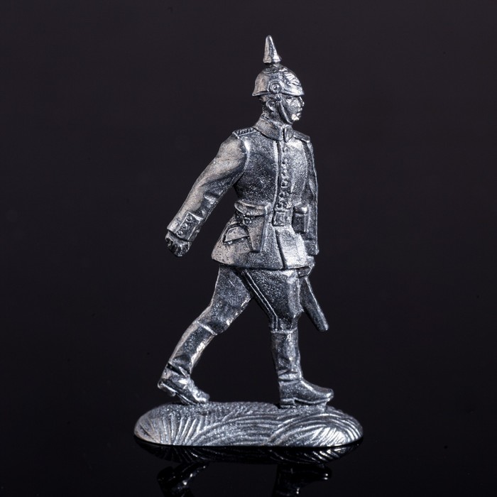 Оловянный солдатик "Германский офицер на марше"