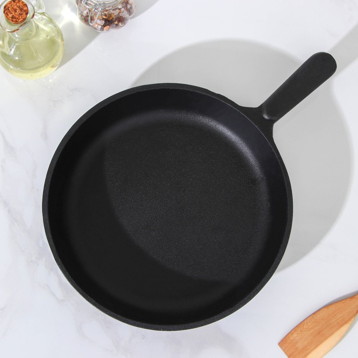 Сковорода 24 см, с чугунной ручкой и стеклянной крышкой