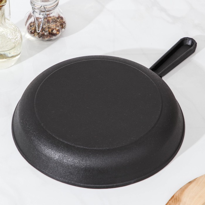 Сковорода 24 см, с чугунной ручкой