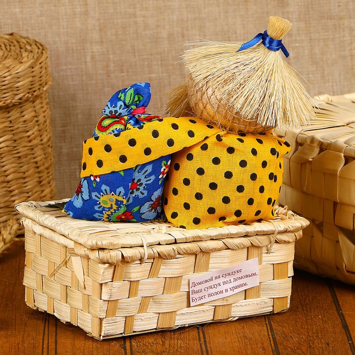 Домовой на сундуке средний 4,0003(1)