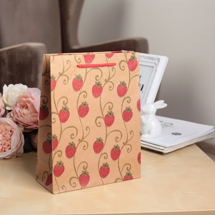 Пакет крафт "Ягодки", 31 х 10 х 42 см