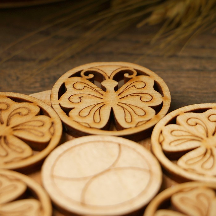 Подставка под горячее «Бабочка в круге», D=11 см, можжевельник