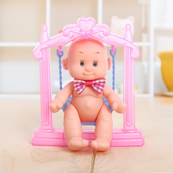 Пупс "Кроха с бабочкой" на качелях, МИКС