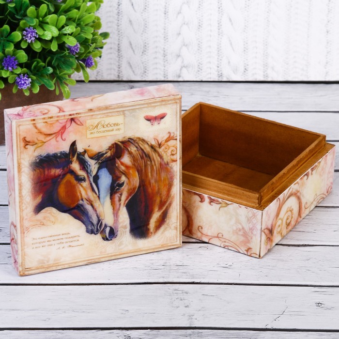 Шкатулка " Любовь это бесценный дар"