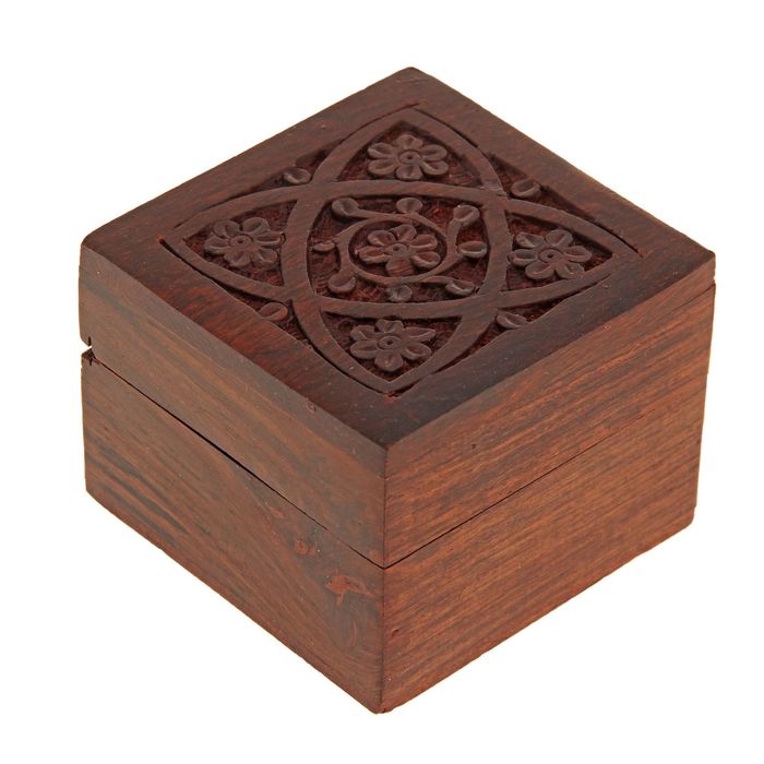 Шкатулка резная "Магия"