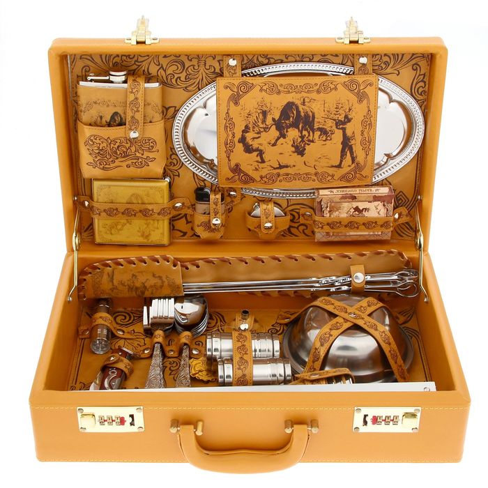 Набор в чемодане "Охота на лося" 43 предмета