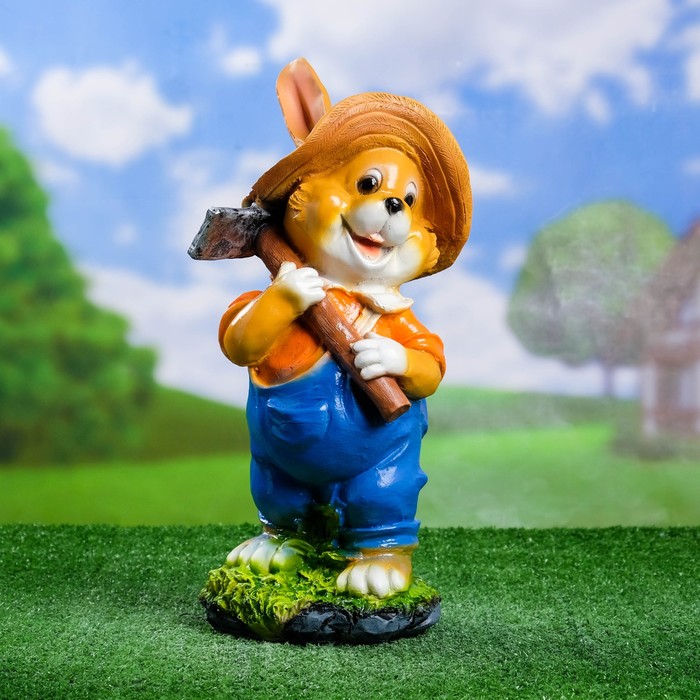 Садовая фигура "Заяц в панамке с молотком"