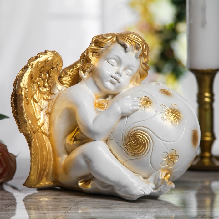 Статуэтка "Ангел с крыльями с шаром"