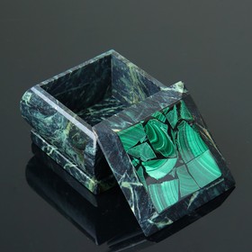 

Шкатулка 8,5 х 8,5 х 8 см, змеевик, малахит