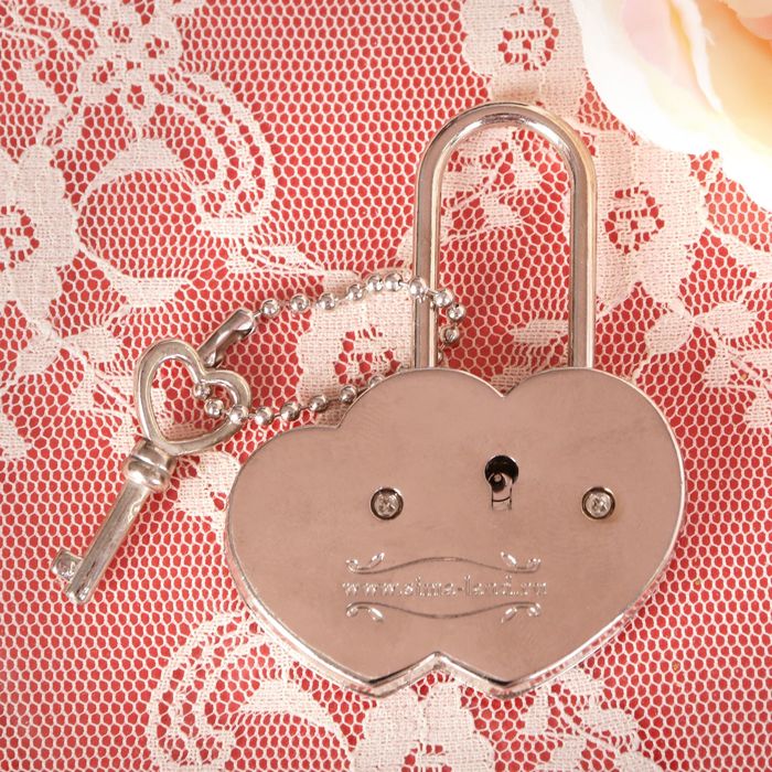 Замок с заливкой "Ты + Я = Семья"