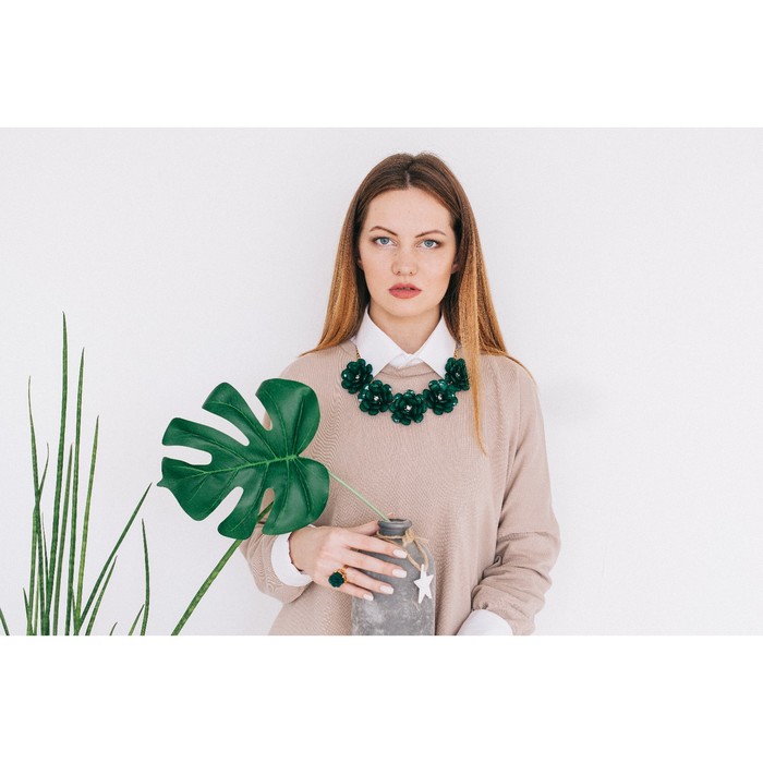 Кольцо "Натурель фэшн", круг, цвет изумруд в золоте, безразмерное