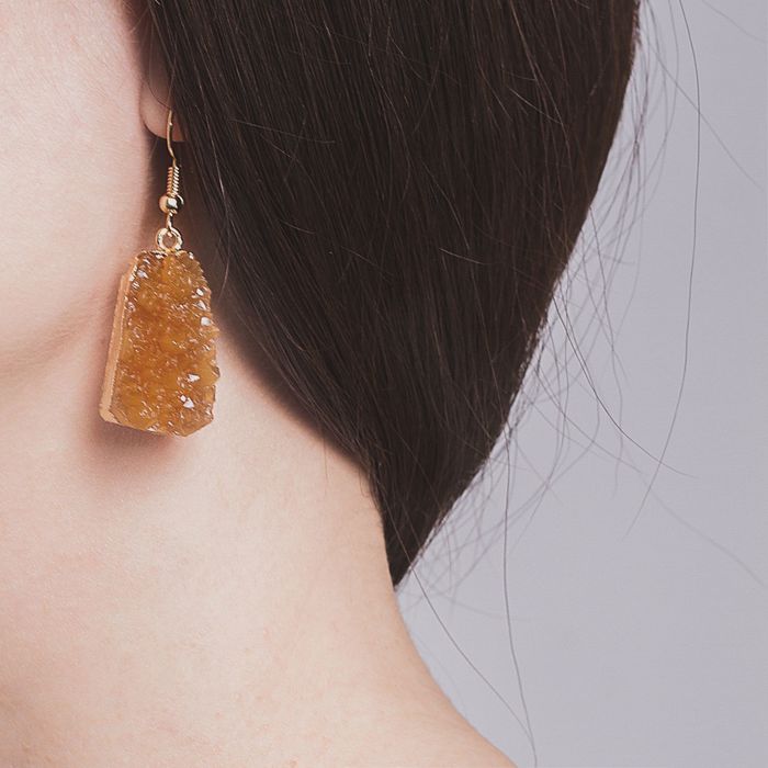 Серьги "Натурель фэшн" трапеция, цвет янтарный в золоте