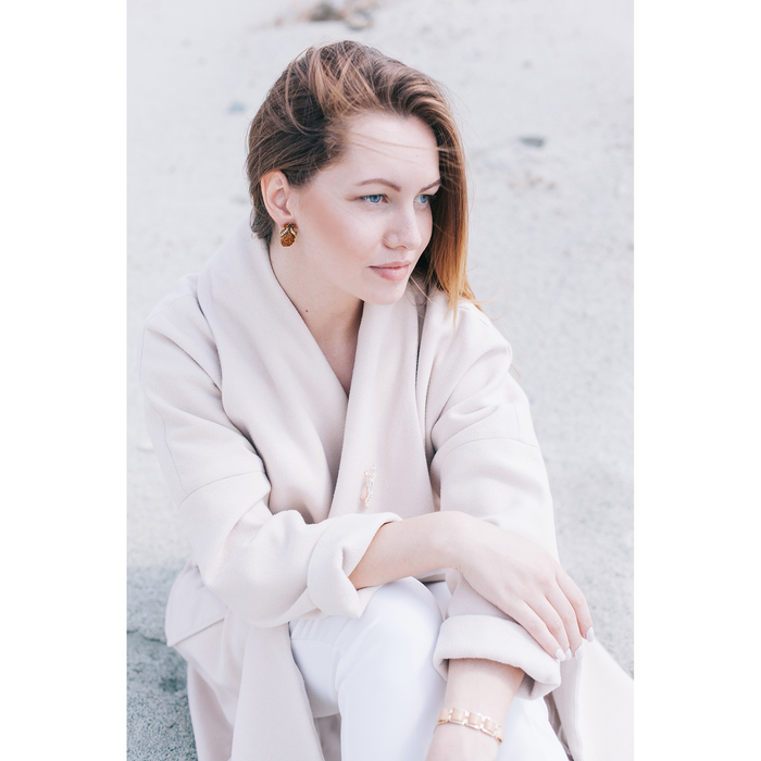 Серьги со стразами "Овал в короне", цвет коричневый в чернёном золоте