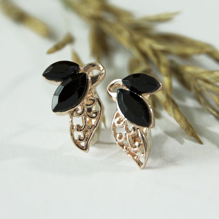 Серьги со стразами "Листики", цвет чёрный в золоте