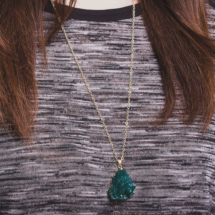 Кулон "Натурель фэшн" треугольник, цвет изумруд в золоте, 70см