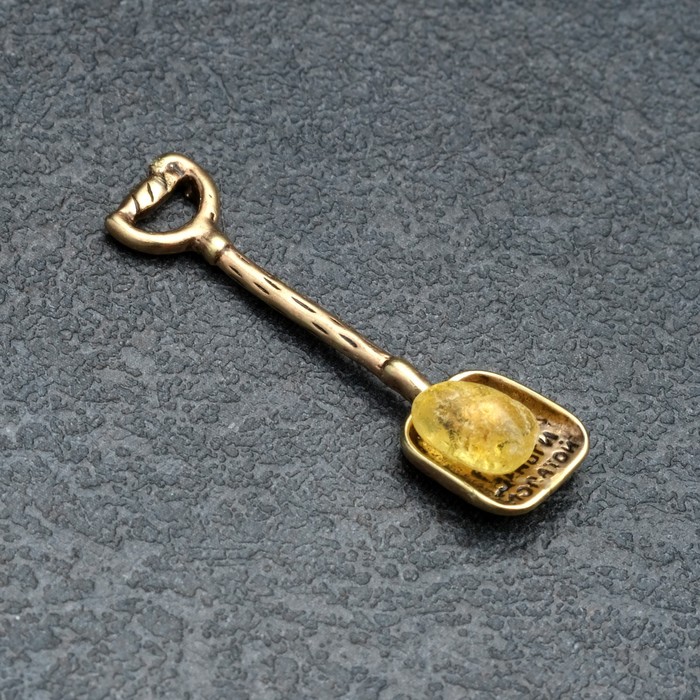 Сувенир кошельковый Лопата, латунь, янтарь сувенир кошельковый мышка ложкой с натуральным янтарём