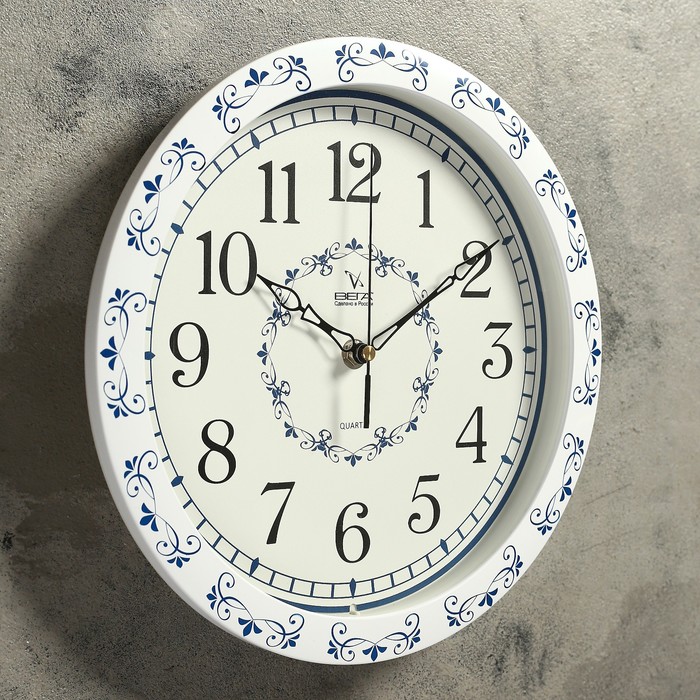 Часы настенные круглые "Голубые мотивы", белые с узором