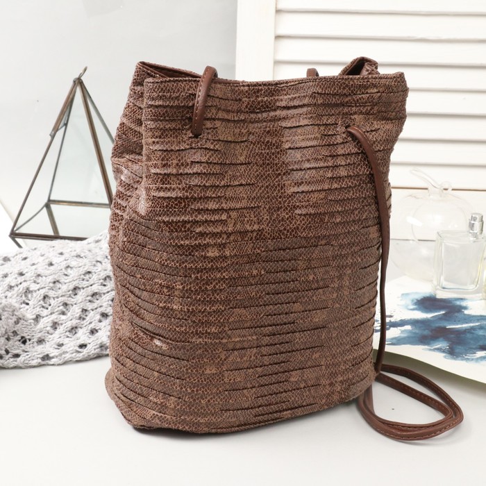 Сумка женская на магните "Переплетение", 2 отдела, коричневая