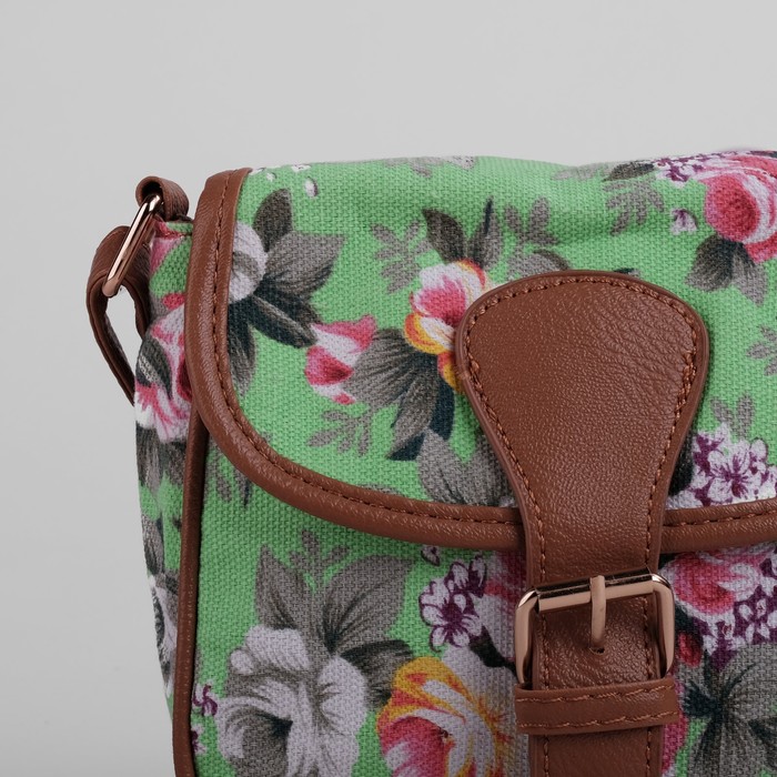 Сумка женская на клапане "Розы", 1 отдел, регулируемый ремень, зелёная