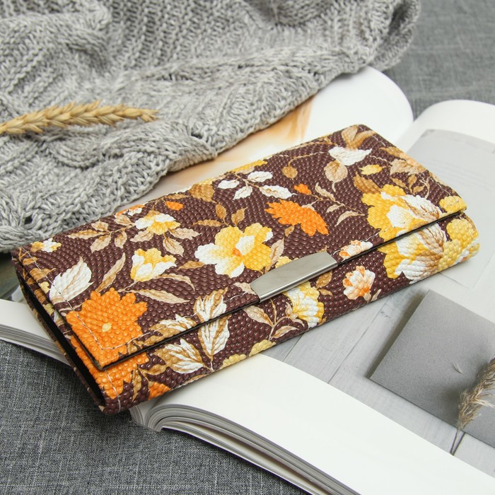 Кошелёк женский на клапане "Букет", 1 отдел на рамке, 4 отдела для карт, коричневый