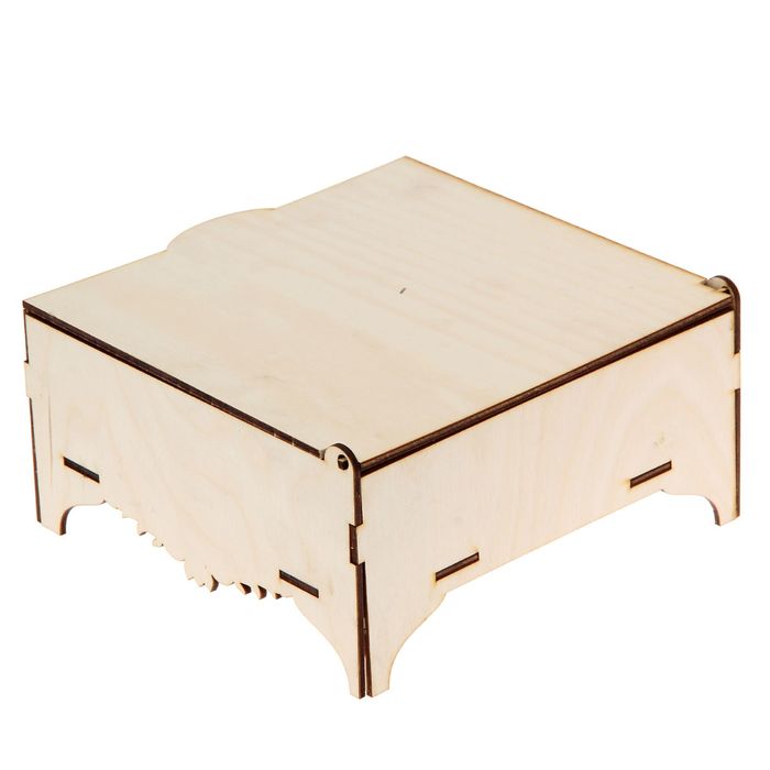 Шкатулка для декора на ножках 18,4х17,8х8,2 см (80670)