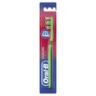 Зубная щётка Oral-B Effect Classic, средней жёсткости, цвет МИКС Зубная щётка Oral-B Effect Classic, средней жёсткости, цвет МИКС