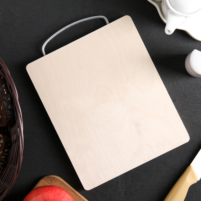 Доска разделочная 17,5х21х1,5 см "Натуральное дерево", с металлической ручкой