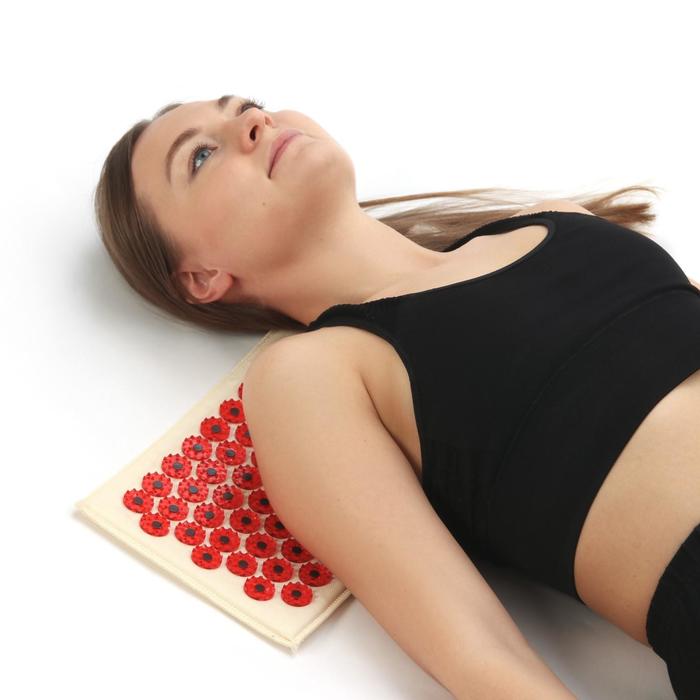 Массажёр-аппликатор "Тибетский" (аппликатор Кузнецова), на мягкой подложке, для интенсивного воздействия, цвет красный