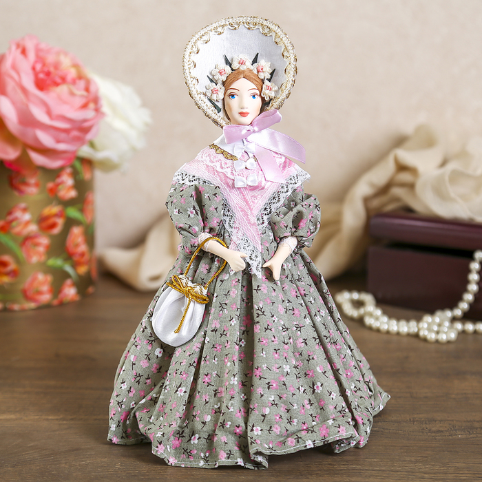 Сувенирная кукла &quot;Провинциальная барышня&quot; в летнем светском платье 1840-е гг. Россия