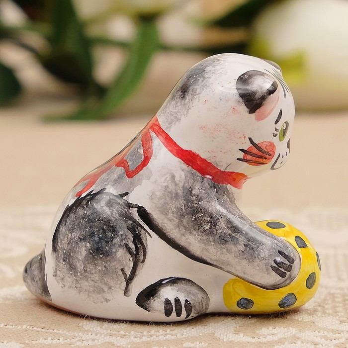 Сувенир «Кот с мячиком», 6×3×5 см, ярославская майолика