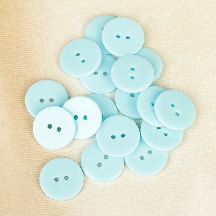Пуговица, 2 прокола, 20,5мм, цвет небесно-голубой