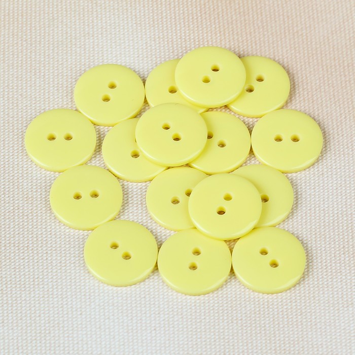 Пуговица, 2 прокола, 15мм, цвет лимонный