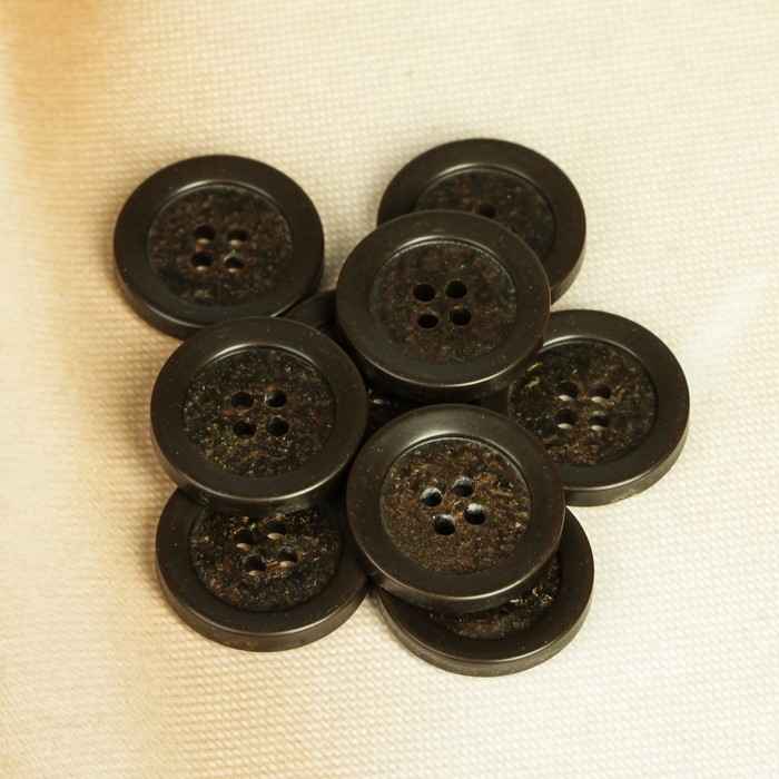 Пуговица, 4 прокола, 23мм, цвет тёмно-коричневый