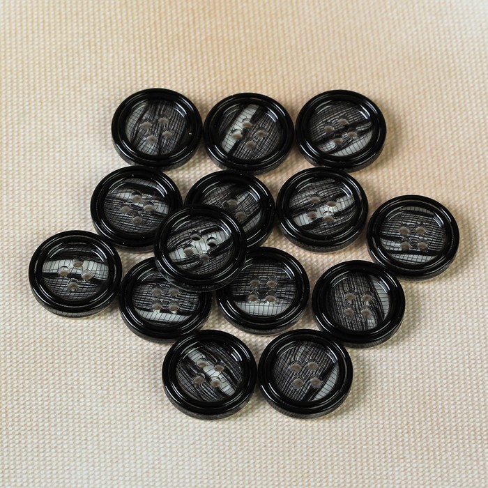 Пуговица, 4 прокола, 18мм, цвет чёрный