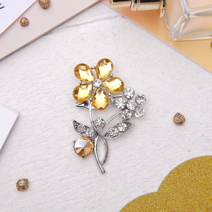 Брошь "Цветочная композиция", цвет бежевый в серебре