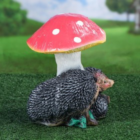 Садовая фигура "Семья ёжиков под грибом", разноцветный, 25 см от Сима-ленд