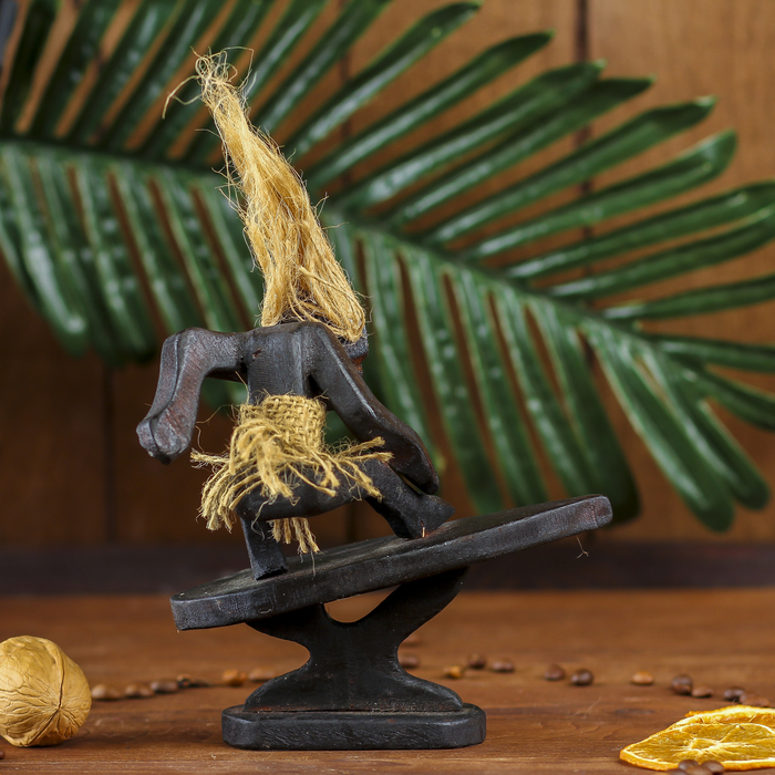 Сувенир "Абориген-серфингист"