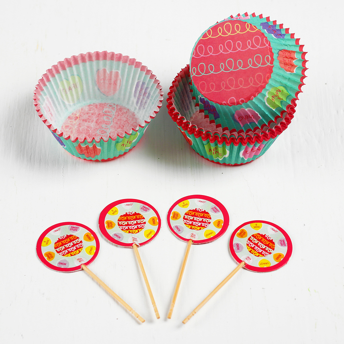 Украшение для кексов "Праздник" с сердцами и серпантином, набор 24 пики, 24 формочки