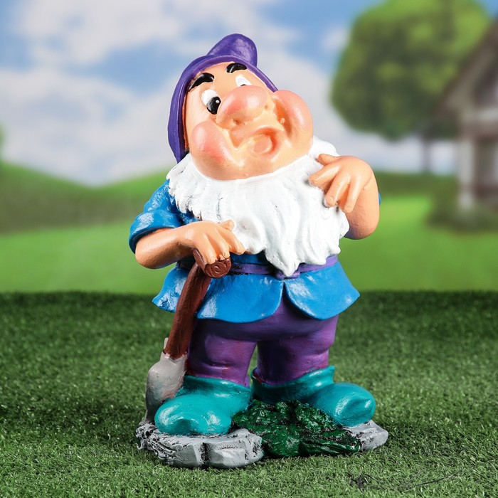 Садовая фигура "Гном с лопаткой", маленький, 29 см, микс