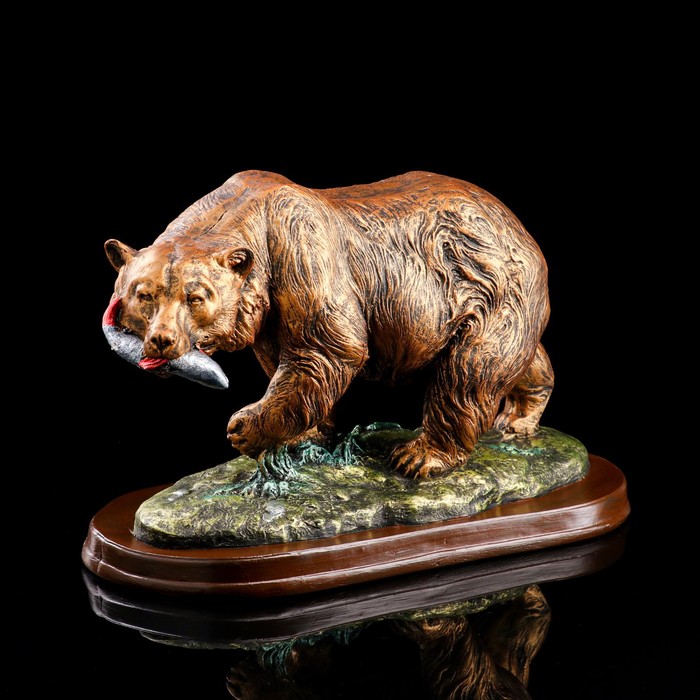 Сувенир "Медведь с рыбой" цветной