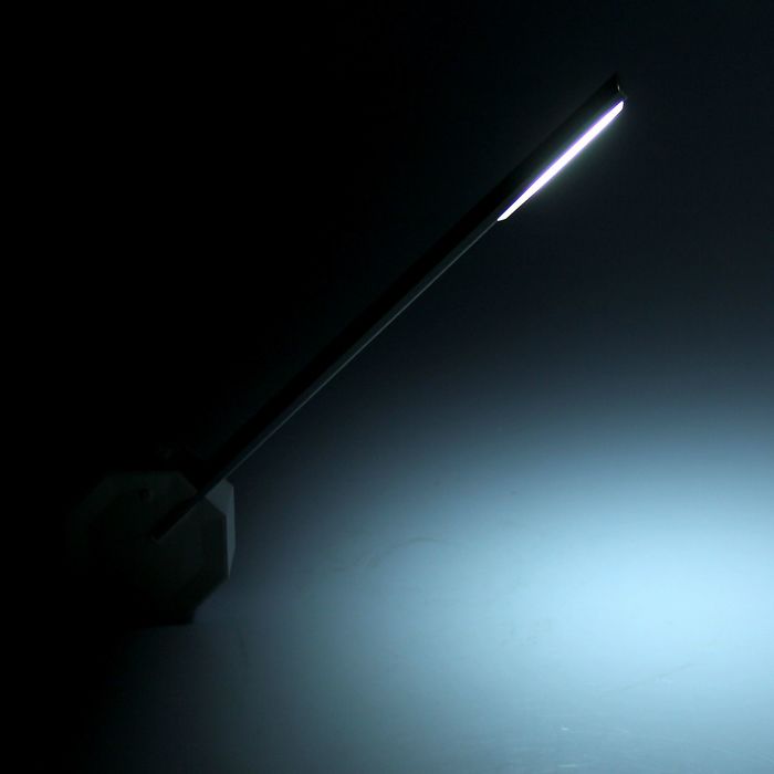 Настольная светодиодная сенсорная USB-лампа "Графика" серебристая, 12 диодов