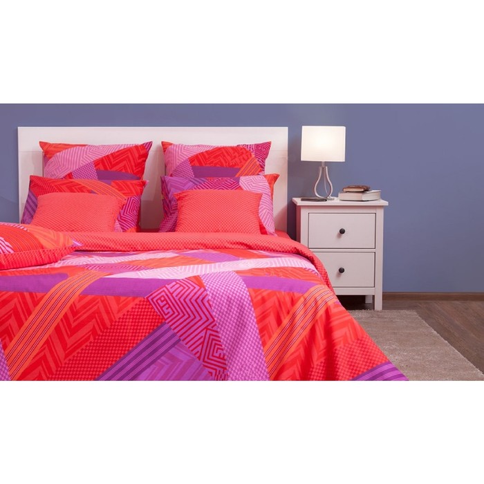 Постельное бельё "Ньюкасл рэд/1" 2 сп., размер 214х220, 172х205, 70х70-2 шт., 142 г/м2