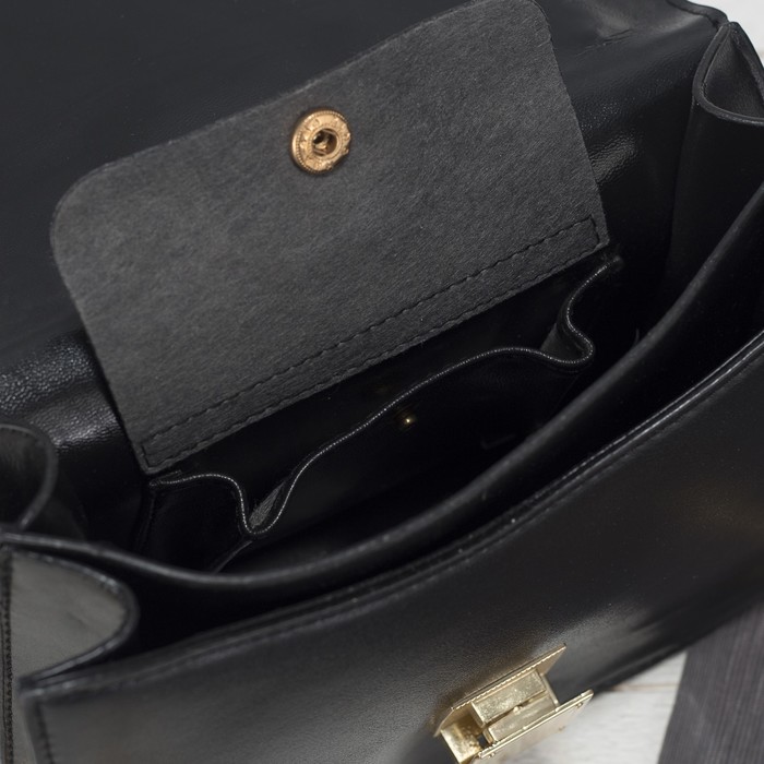 Сумка женская на клапане, 2 отдела, длинная цепочка, чёрный