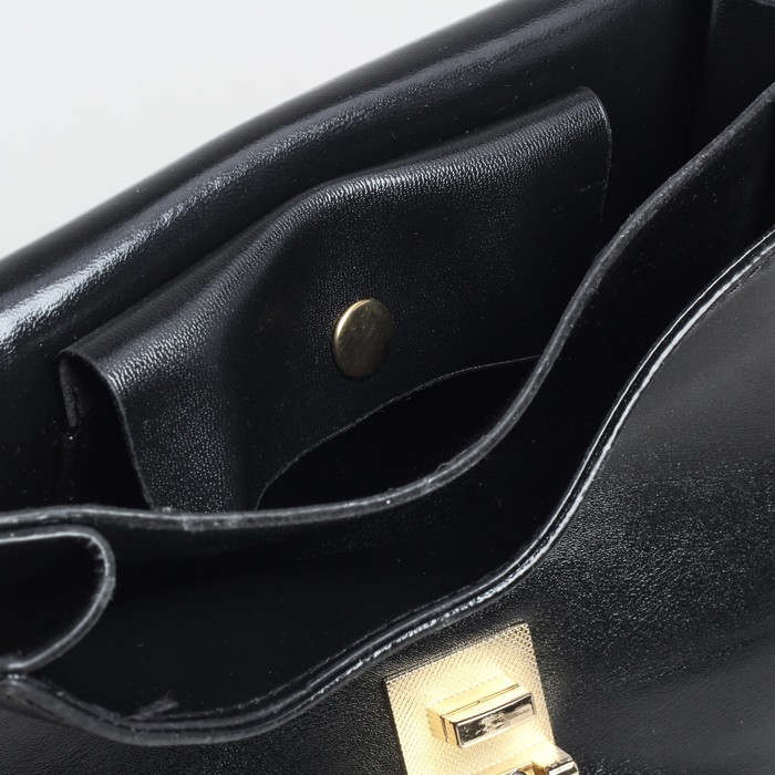 Сумка женская на клапане, 2 отдела, длинная цепочка, чёрный