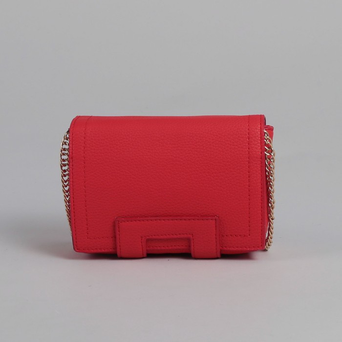 Сумка женская на клапане, 3 отдела, длинная цепочка, красный